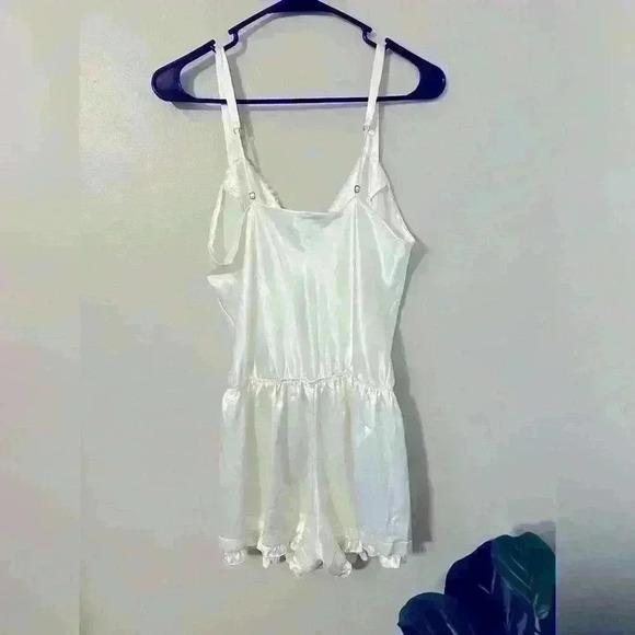 Flora Nikrooz Satin Night Sleepwear Jumper in Ivory Size Medium - Picture 5 of 6